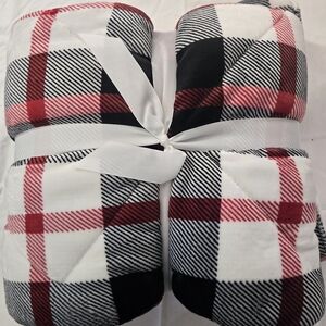 SHERPA Plaid Throw Blanket in Red and Black REVERSIBLE